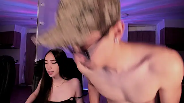 Mikeyvioleta  online show from 12-13-25, 11:44