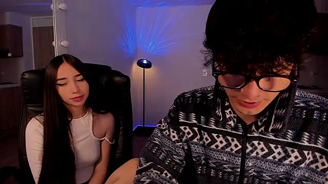 Mikeyvioleta  online show from 11-22-25, 08:51