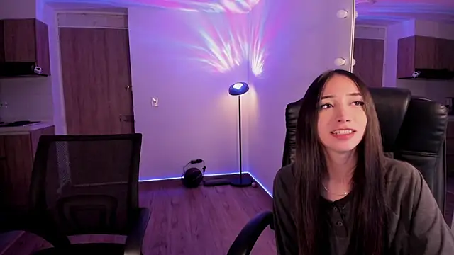 Mikeyvioleta  online show from 12-21-25, 03:08