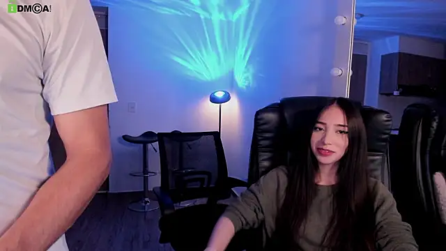 Mikeyvioleta  online show from 02-11-26, 10:04