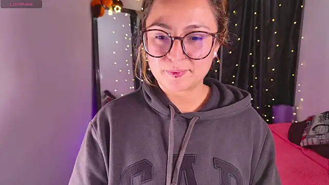 Rhosynn online show from 10-29-25, 02:43