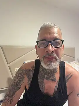 Snapshot of roygomez chatting on 10-17-25, 05:15 roygomez online show from 10-17-25, 05:15