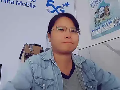 Snapshot of Rose-128 chatting on 10-24-25, 04:11 Rose-128 online show from 10-24-25, 04:11