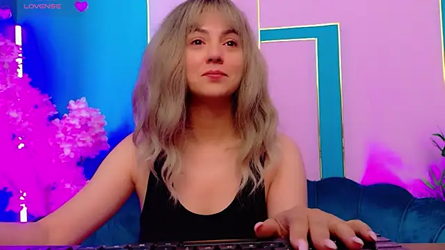 Snapshot of AriannaSins chatting on 05-15-26, 12:25 AriannaSins online show from 05-15-26, 12:25