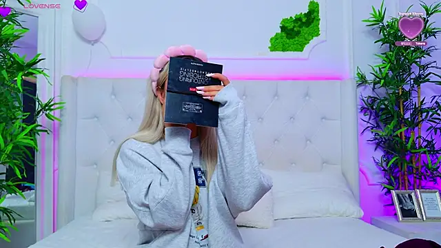 AriannaSins online show from 09-29-25, 12:22