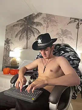 Snapshot of Valentino_ceratii chatting on 10-24-25, 02:43 Valentino ceratii online show from 10-24-25, 02:43