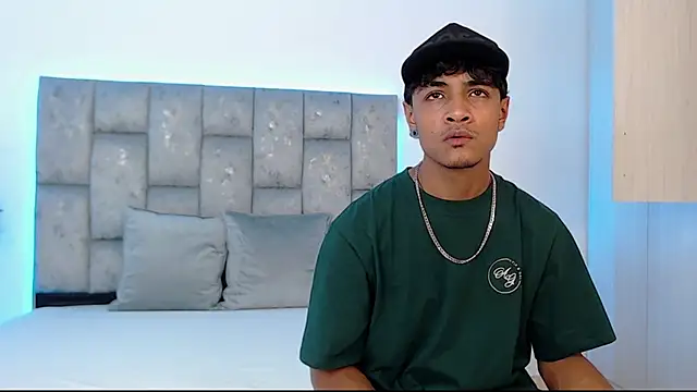 SweetAndSinful online show from 10-20-25, 03:30