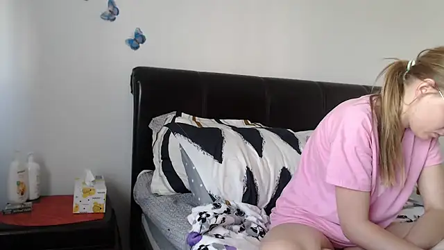 Snapshot of SandyCassie chatting on 06-18-26, 05:50 SandyCassie online show from 06-18-26, 05:50