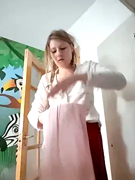 SandyCassie online show from 04-28-26, 04:17