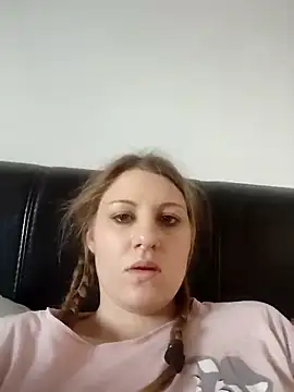 SandyCassie online show from 04-12-26, 05:22