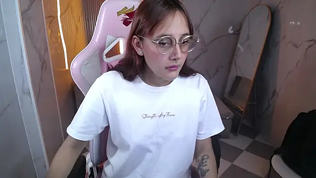 Scarlet 2b  online show from 10-16-25, 03:04