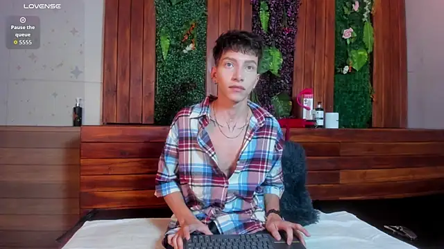 Tiam muller online show from 12-21-25, 03:41