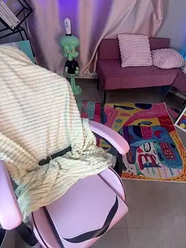 Snapshot of cold_blondie chatting on 07-19-26, 05:38 cold blondie online show from 07-19-26, 05:38