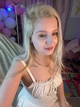 Snapshot of cold_blondie chatting on 06-19-26, 05:24 cold blondie online show from 06-19-26, 05:24
