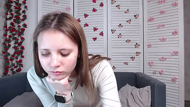 evaa here  online show from 11-21-25, 08:35