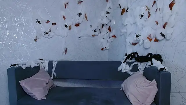 evaa here  online show from 10-30-25, 07:17