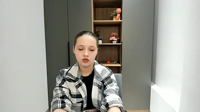 NadiaGnegy online show from 10-19-25, 03:20