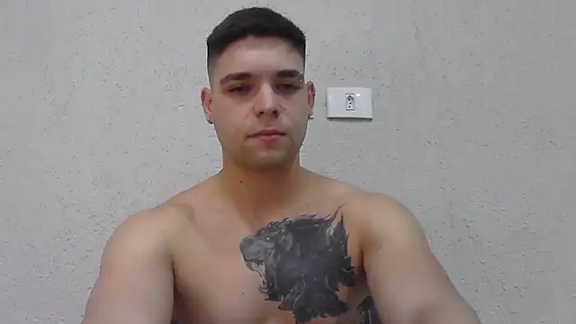 Snapshot of Zure-xxx chatting on 07-25-26, 04:53 Zure-xxx online show from 07-25-26, 04:53