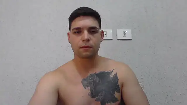 Snapshot of Zure-xxx chatting on 08-08-26, 06:53 Zure-xxx online show from 08-08-26, 06:53
