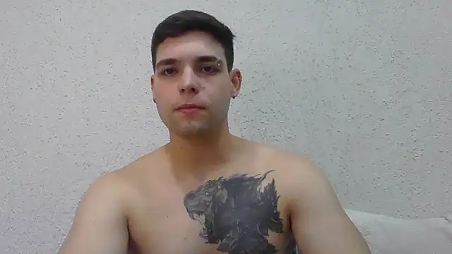 Snapshot of Zure-xxx chatting on 07-07-26, 09:07 Zure-xxx online show from 07-07-26, 09:07