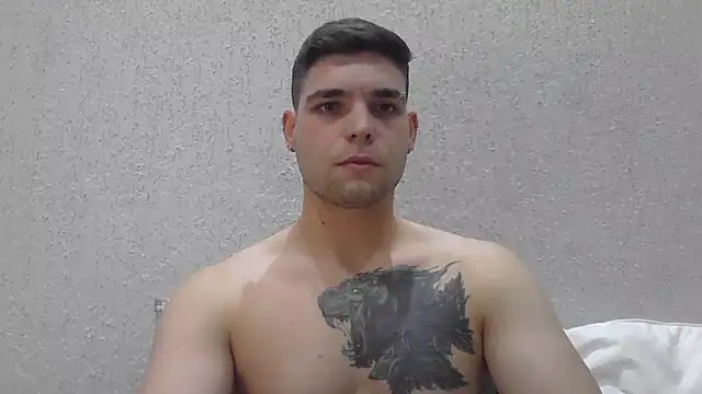 Snapshot of Zure-xxx chatting on 06-24-26, 12:31 Zure-xxx online show from 06-24-26, 12:31