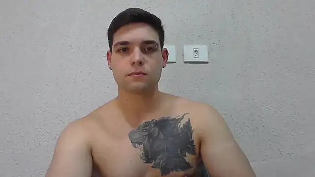Snapshot of Zure-xxx chatting on 07-23-26, 10:28 Zure-xxx online show from 07-23-26, 10:28