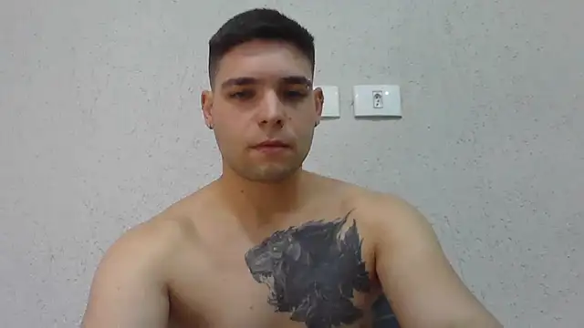 Snapshot of Zure-xxx chatting on 07-28-26, 02:19 Zure-xxx online show from 07-28-26, 02:19