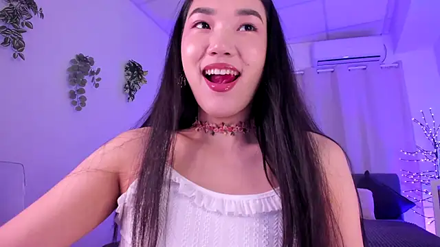 Snapshot of Divine_Madeleine chatting on 06-12-26, 06:00 Divine Madeleine online show from 06-12-26, 06:00