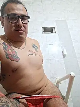 Snapshot of Rueditasss chatting on 07-15-26, 02:29 Rueditasss online show from 07-15-26, 02:29