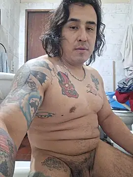Snapshot of Rueditasss chatting on 06-19-26, 02:56 Rueditasss online show from 06-19-26, 02:56