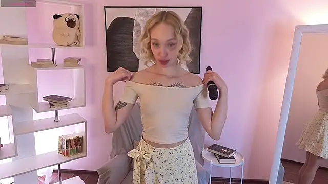 Snapshot of Grace_Glend chatting on 12-17-25, 10:04 Grace Glend online show from 12-17-25, 10:04