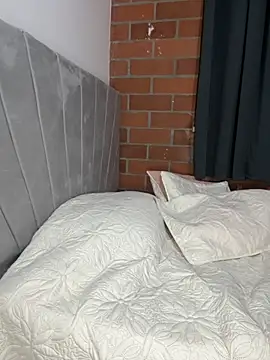 valentina herrrera online show from 10-24-25, 03:38