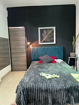 valentina herrrera online show from 04-14-26, 04:12