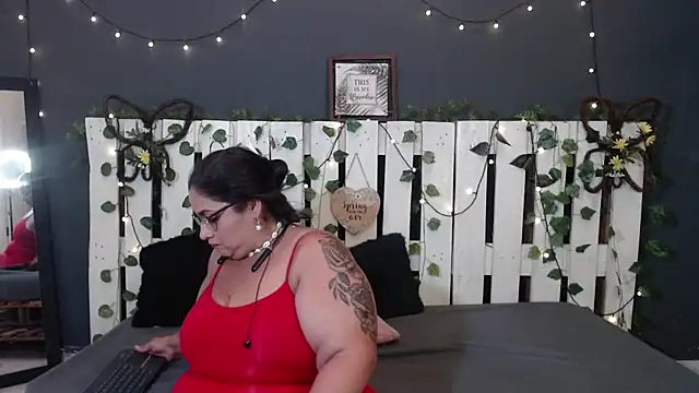 CANDY  STRONG online show from 10-20-25, 01:11