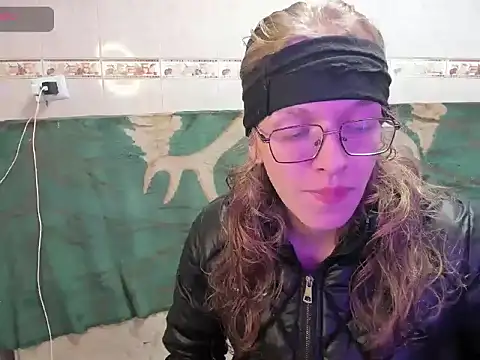 Snapshot of Bookjinn chatting on 03-04-26, 02:30 Bookjinn online show from 03-04-26, 02:30