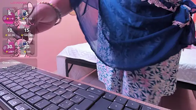 Iniya Parul online show from 10-25-25, 01:45