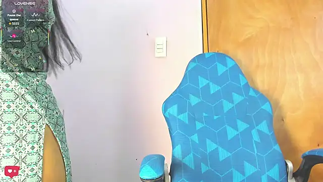 Iniya Parul online show from 02-20-26, 01:57