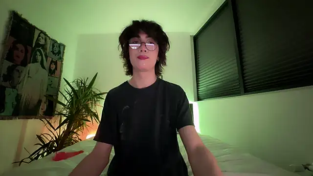 kira yoshika9e online show from 11-30-25, 09:26