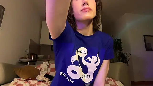 kira yoshika9e online show from 04-17-26, 07:49