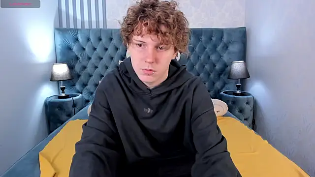 Snapshot of KevinMilky chatting on 03-15-26, 05:47 KevinMilky online show from 03-15-26, 05:47