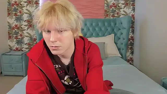 Snapshot of KevinMilky chatting on 11-26-25, 02:28 KevinMilky online show from 11-26-25, 02:28