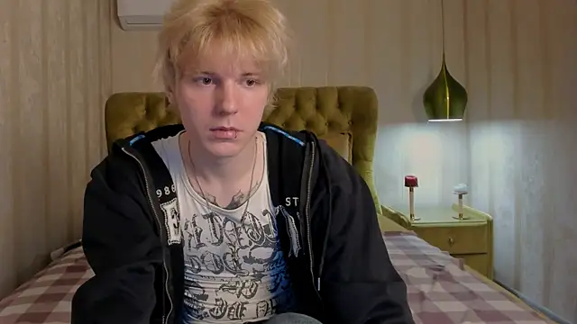 Snapshot of KevinMilky chatting on 11-12-25, 03:05 KevinMilky online show from 11-12-25, 03:05