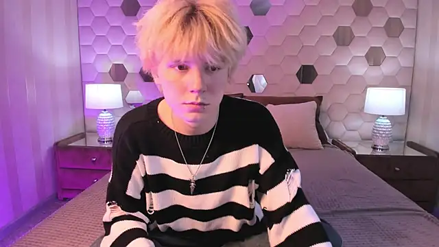 Snapshot of KevinMilky chatting on 11-09-25, 08:24 KevinMilky online show from 11-09-25, 08:24