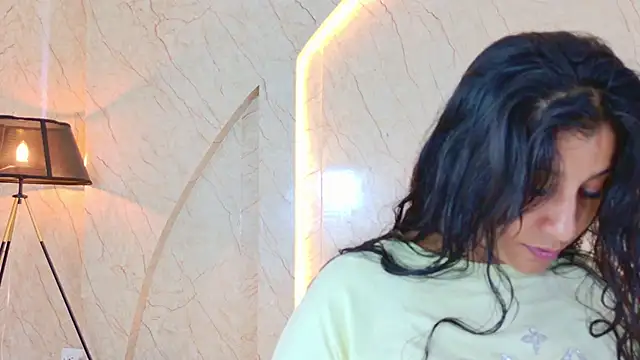 Snapshot of Antonella_Russo1 chatting on 04-29-26, 02:43 Antonella Russo1 online show from 04-29-26, 02:43