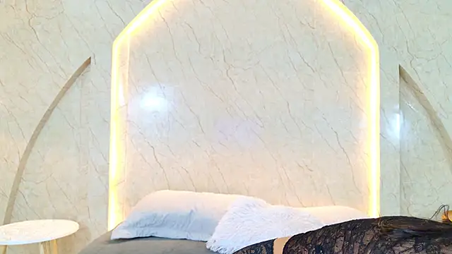Snapshot of Antonella_Russo1 chatting on 05-19-26, 01:40 Antonella Russo1 online show from 05-19-26, 01:40
