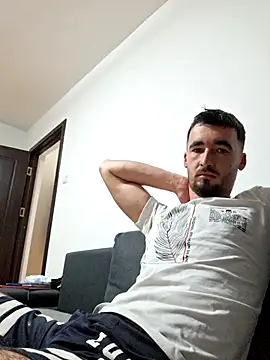 leonn11211 online show from 12-18-25, 03:27