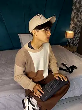 Aaron Eze online show from 04-17-26, 12:41