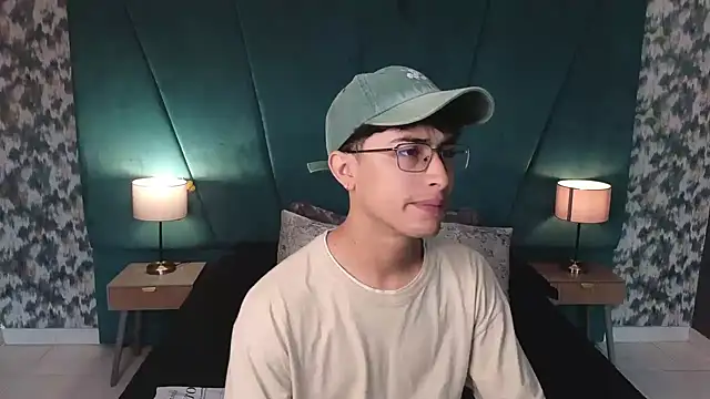 Aaron Eze online show from 06-12-26, 12:25