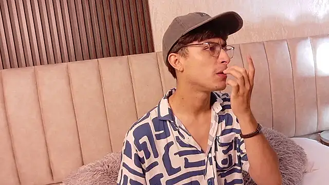 Aaron Eze online show from 01-15-26, 10:13