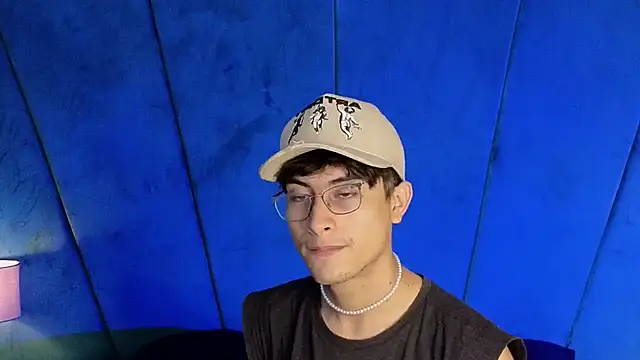 Aaron Eze online show from 10-28-25, 09:25